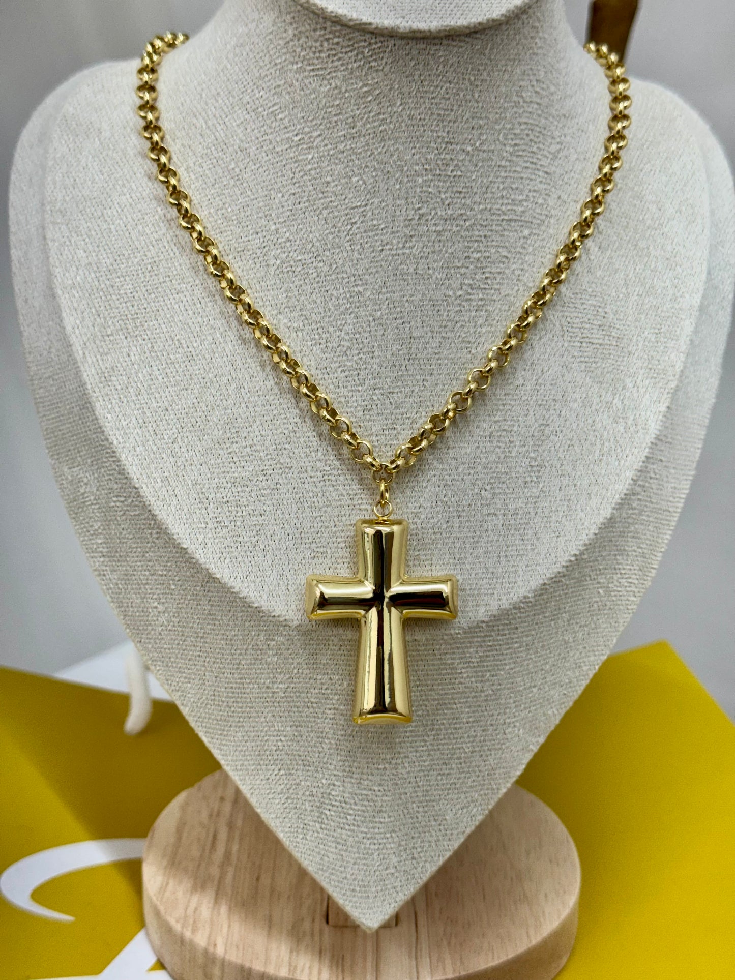 Cross plain necklace