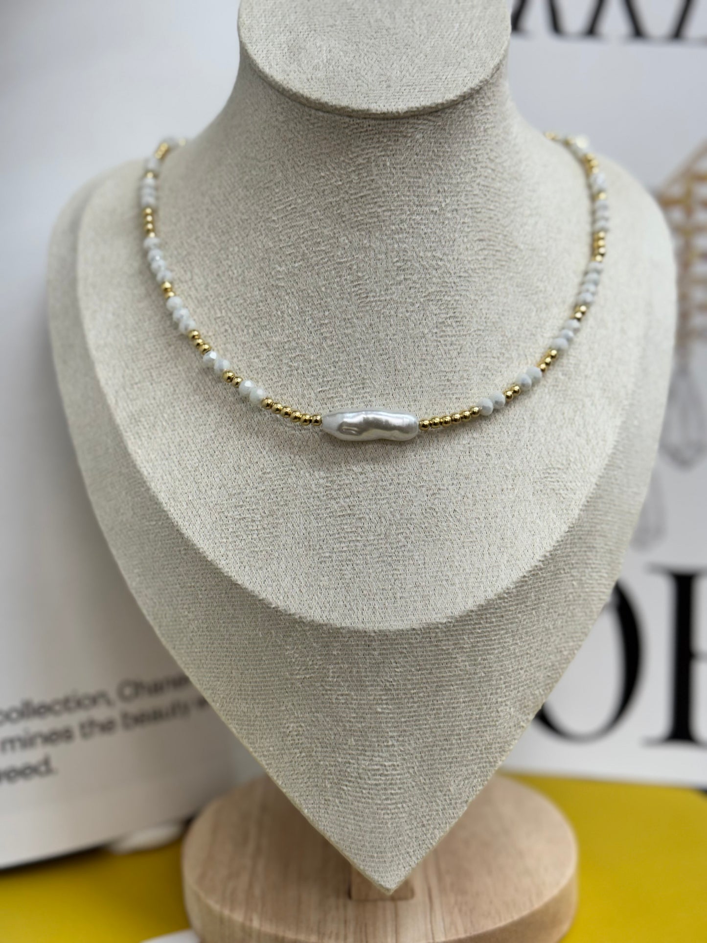 Pearly choker