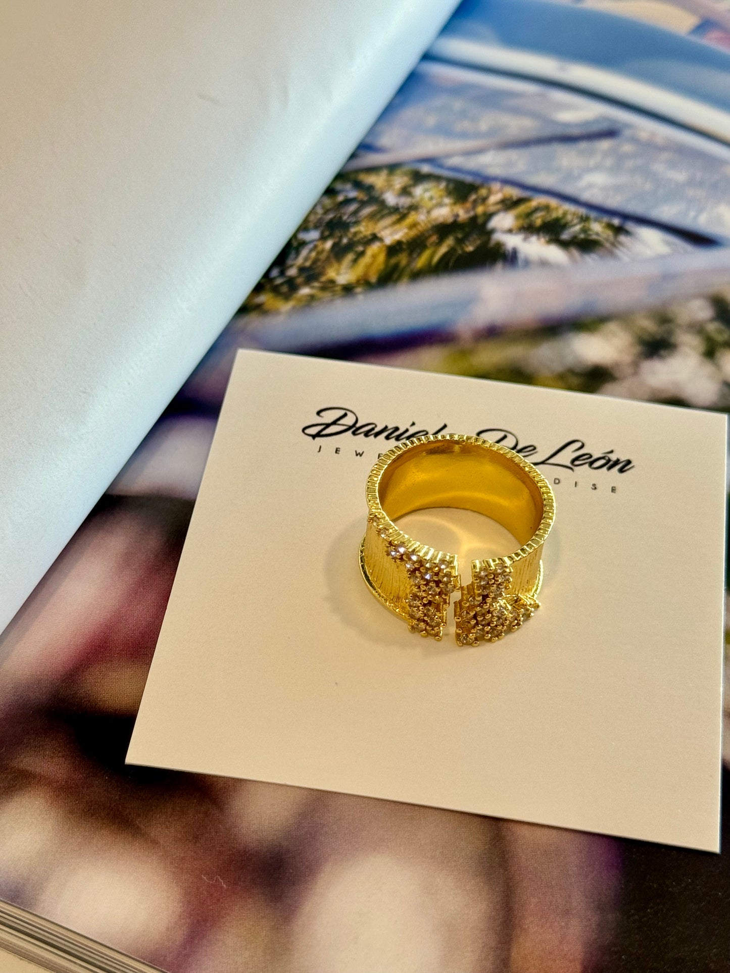 Glam ring