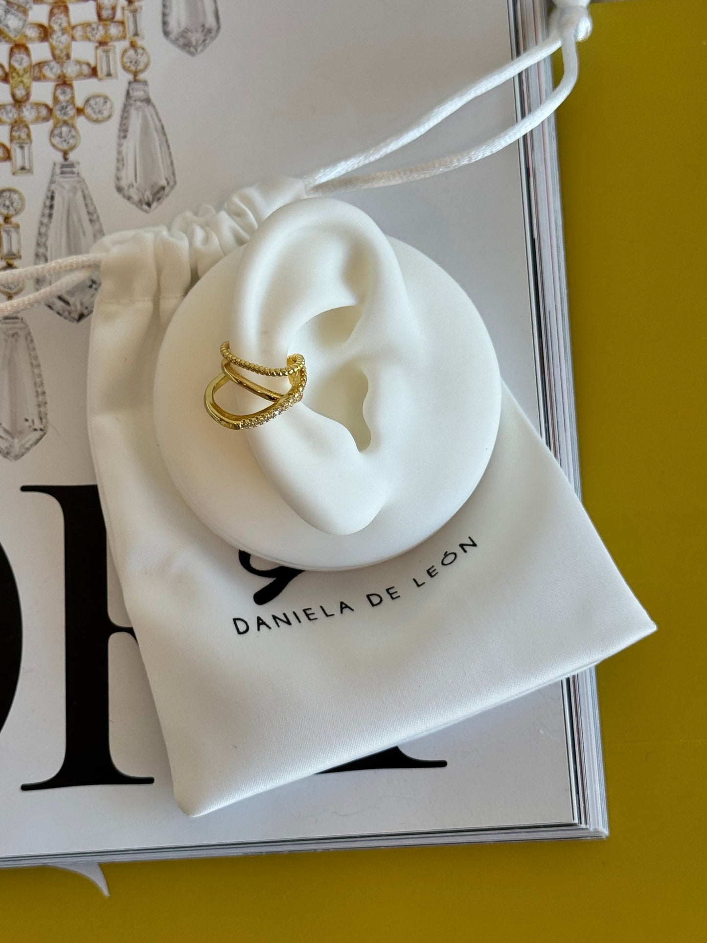 Twist ear cuff