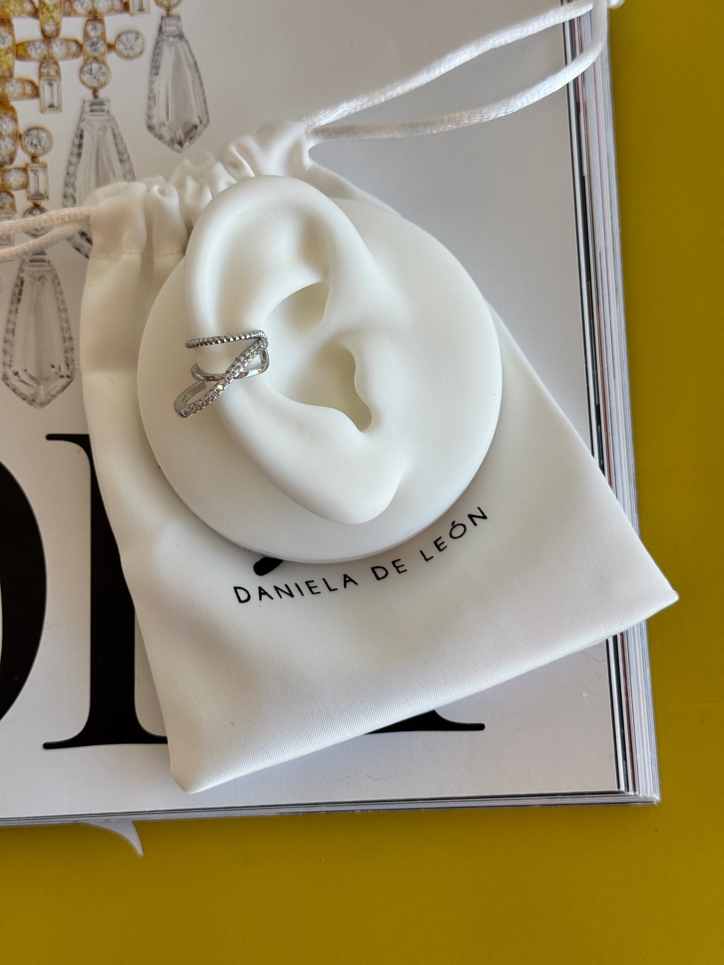 Twist ear cuff