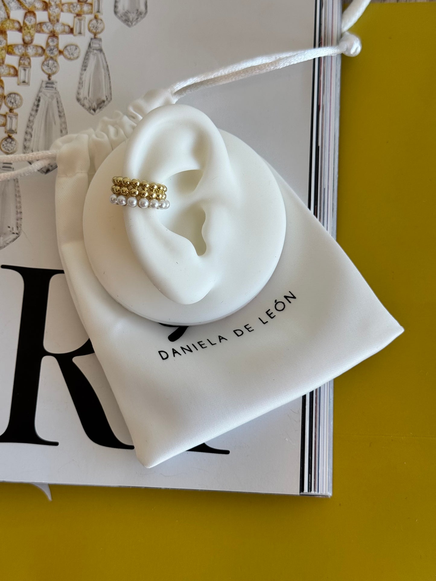 Sweet pearl & gold ear cuff