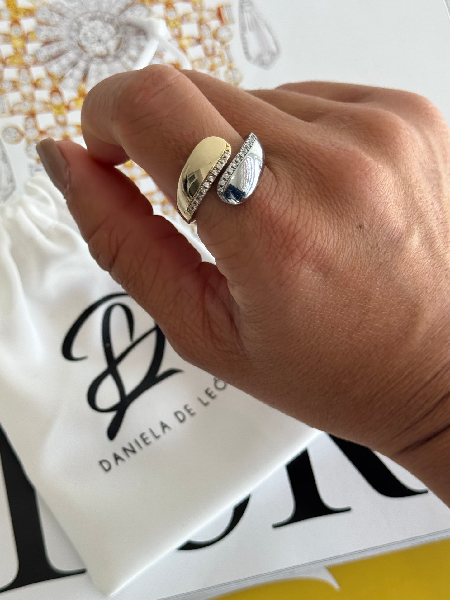 Two tone pave ring