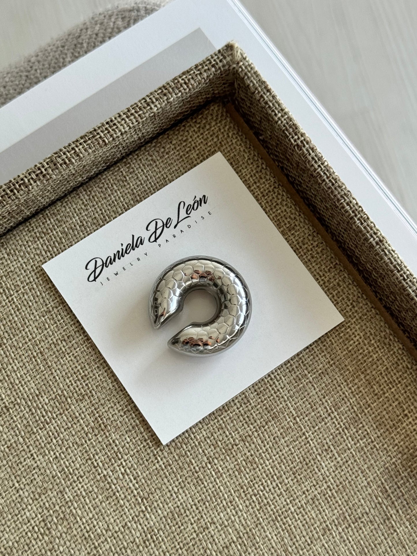 Sneak Texture Ear Cuff