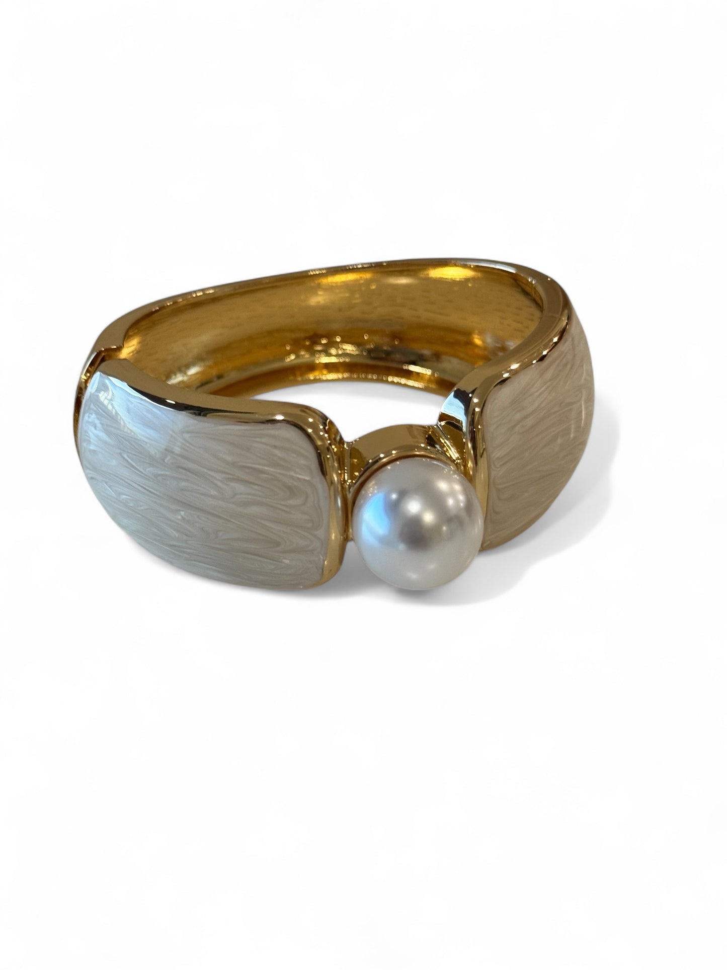 Bangle pearl bracelet