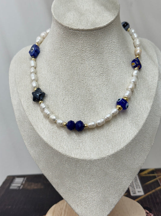 Protection chic choker