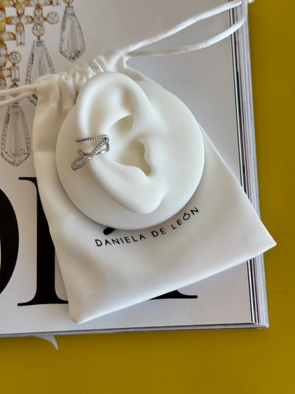 Twist ear cuff