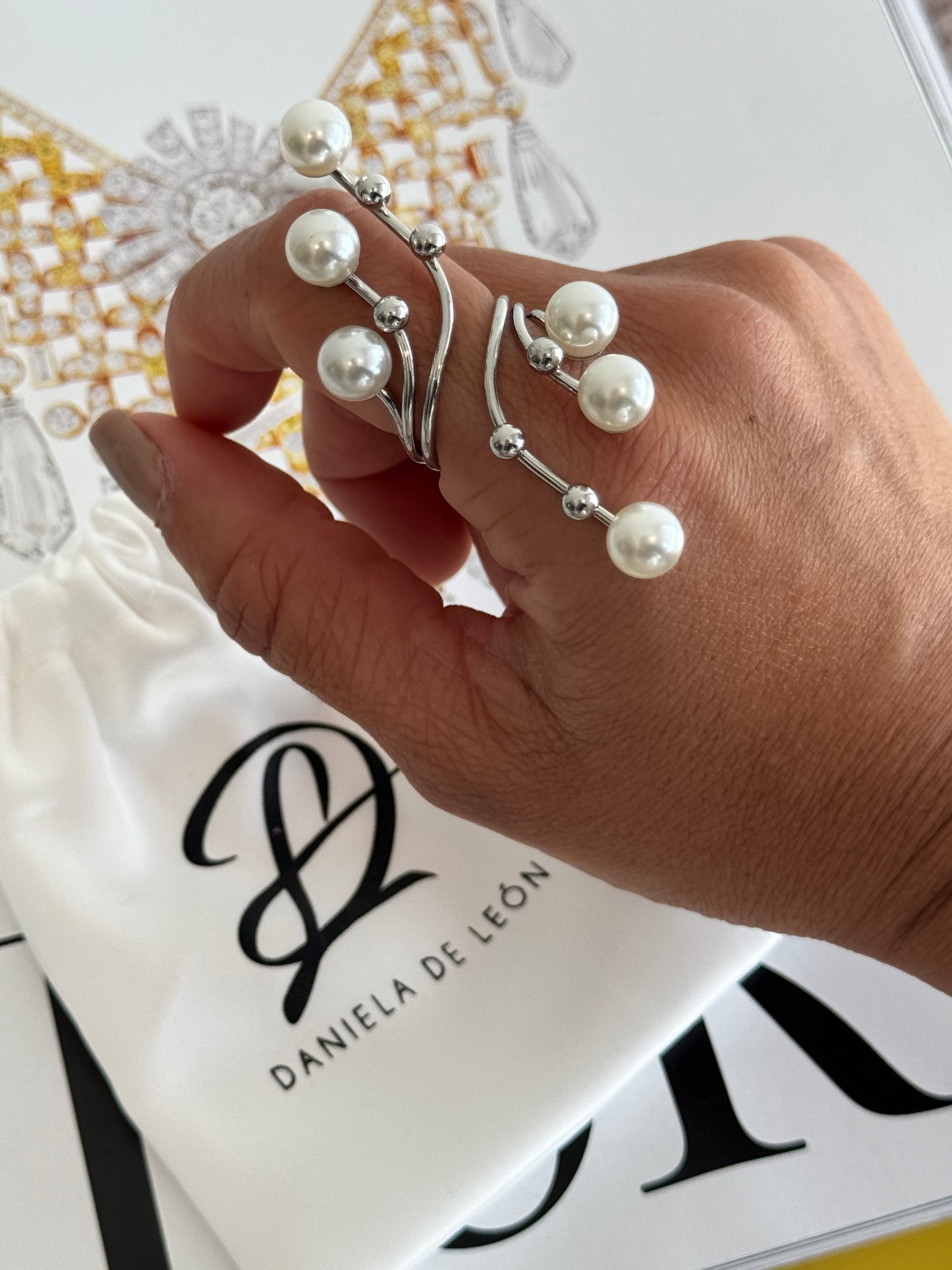 Extravagant pearl ring