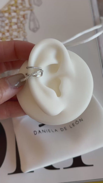 Twist ear cuff