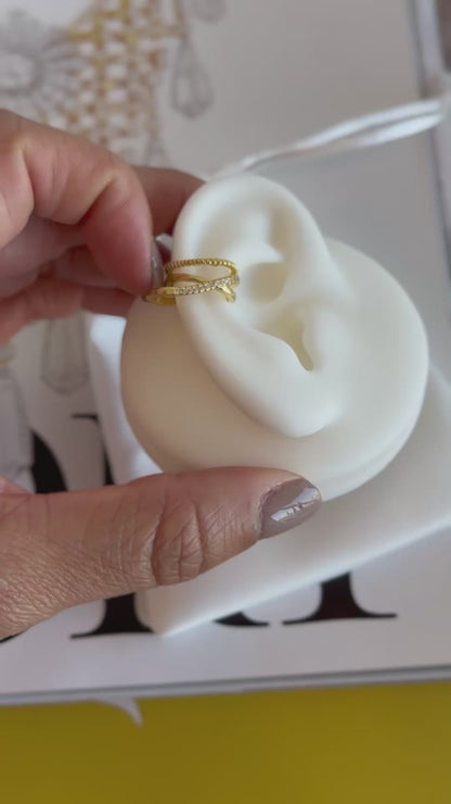 Twist ear cuff